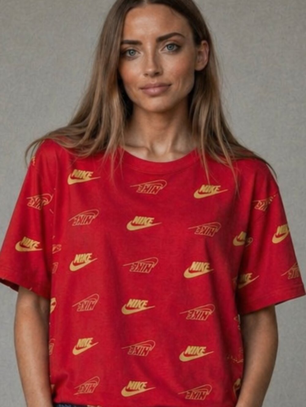 Pure cotton Cropped Nike t-shirt, red with striking gold logo printed